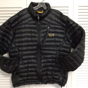 Mountain Hardwear Black Puffer Jacket with Quilted Design and Stand-Up Collar